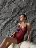 Bordo Transparan Esnek Elbise – Ayarlanabilir Askılı ve Tanga Hediyeli Zarif Tasarım (MM1010)